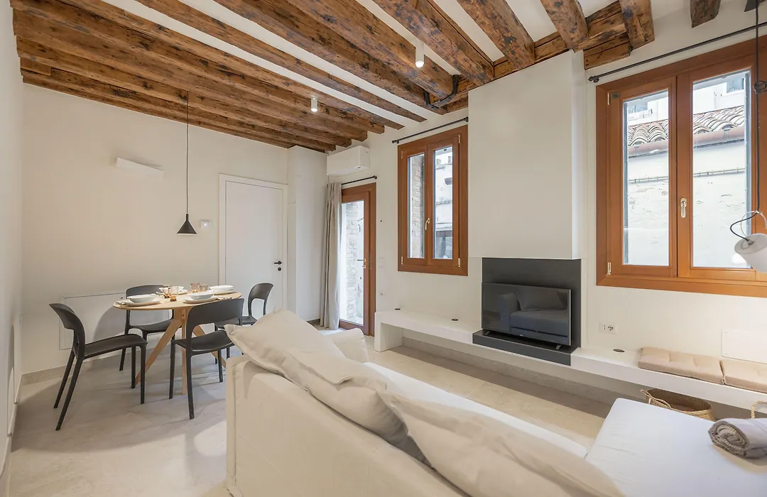 Grifalcon D'Oro - Venice City Center-1